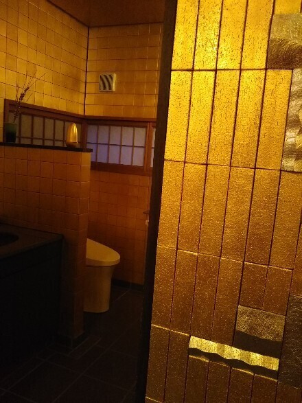 20191124 さくだ金箔トイレ.jpg